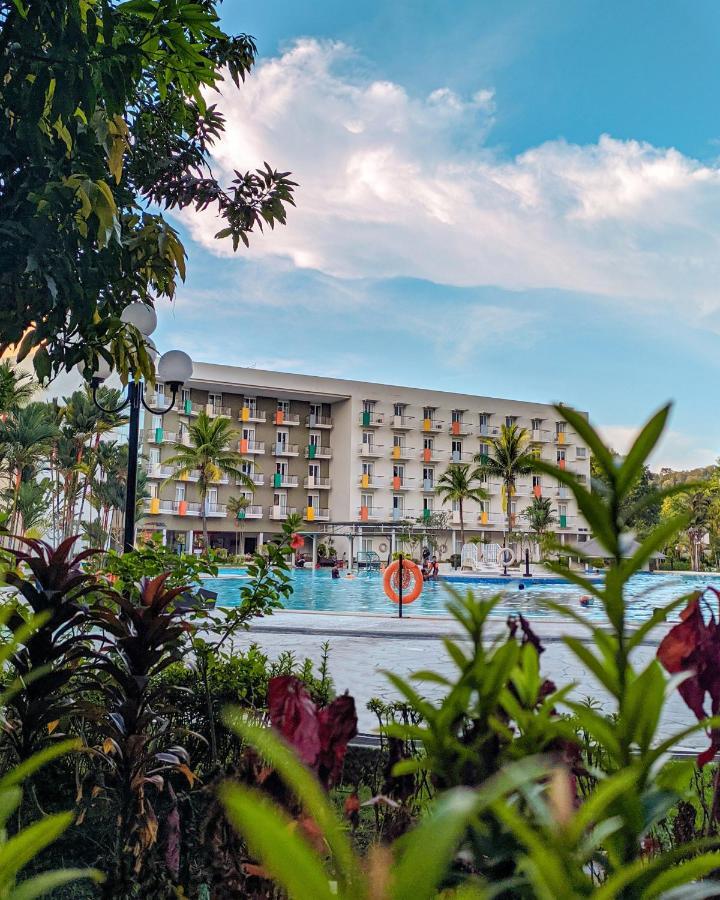 Harris Resort Batam Waterfront Sekupang Exterior foto