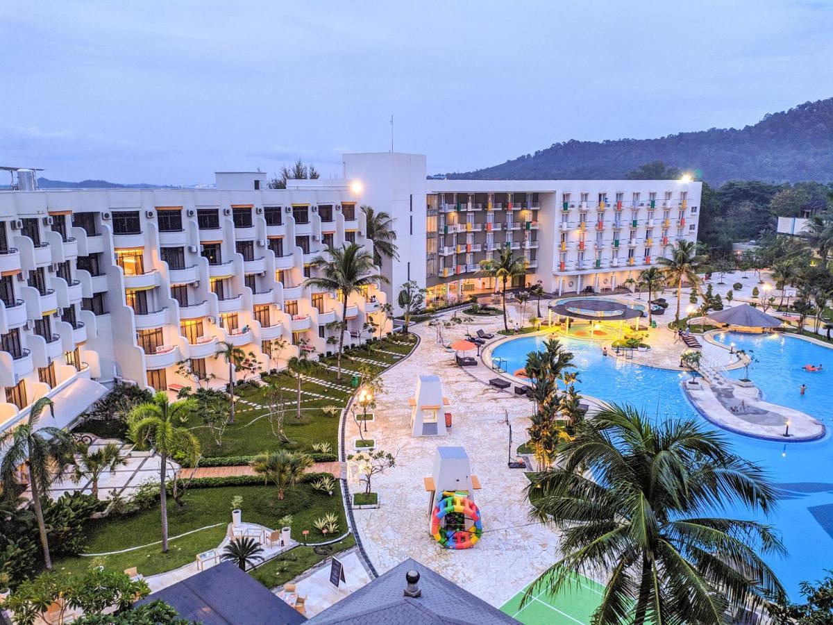 Harris Resort Batam Waterfront Sekupang Exterior foto