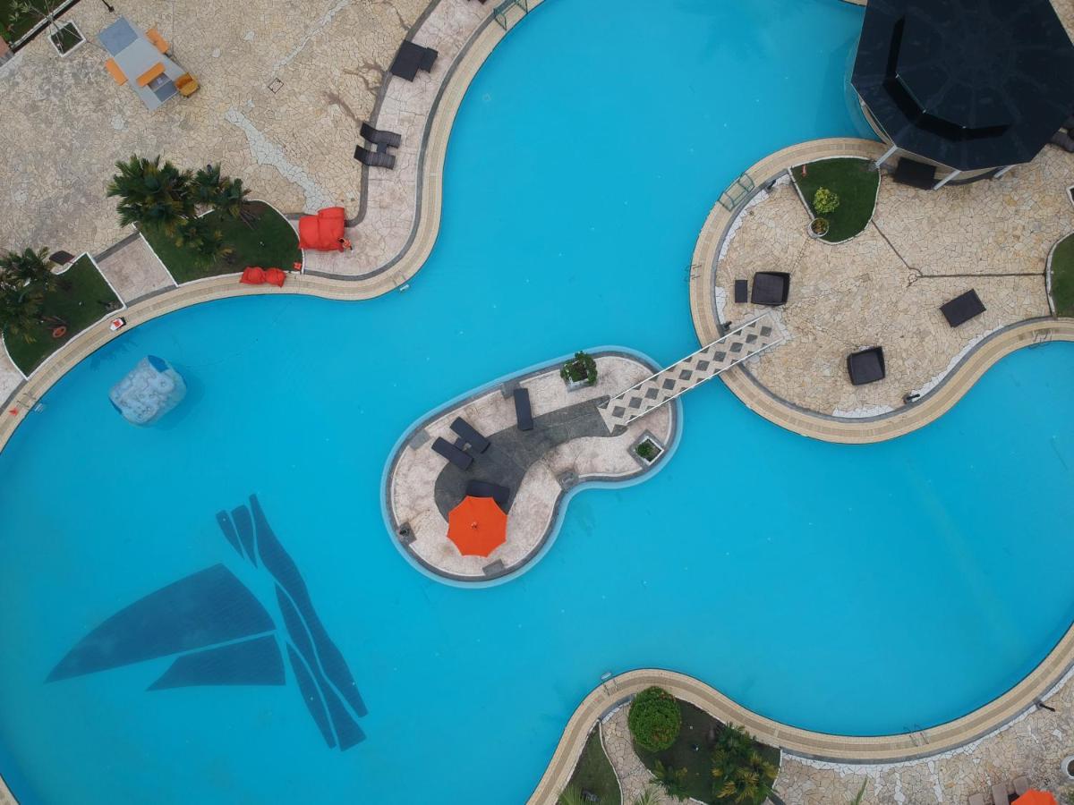 Harris Resort Batam Waterfront Sekupang Exterior foto