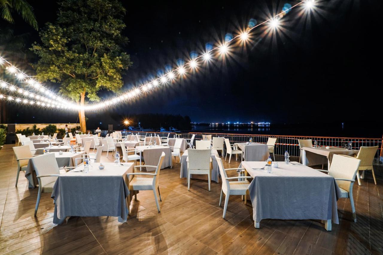 Harris Resort Batam Waterfront Sekupang Exterior foto