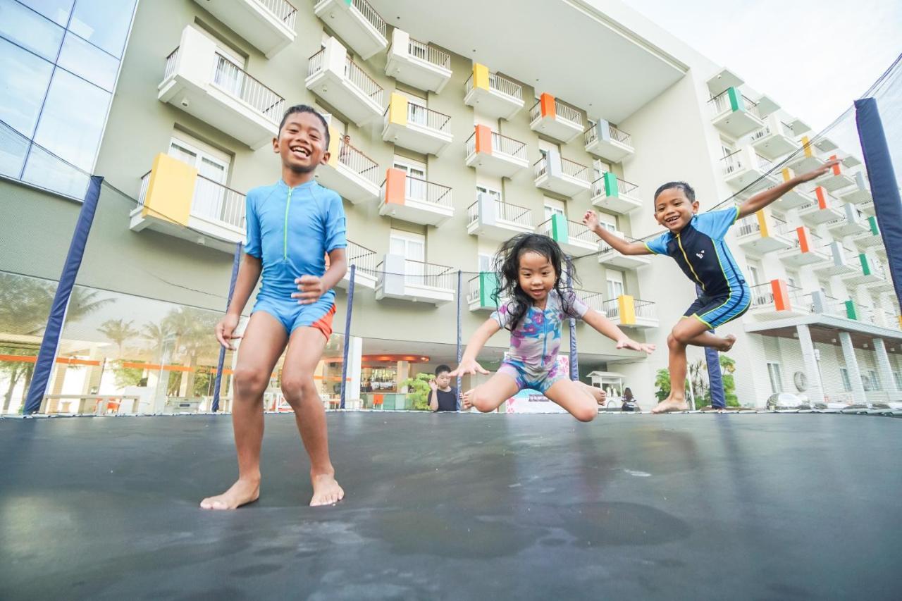 Harris Resort Batam Waterfront Sekupang Exterior foto