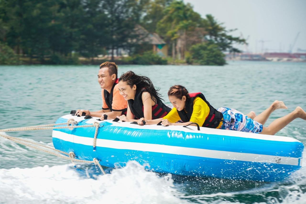 Harris Resort Batam Waterfront Sekupang Exterior foto