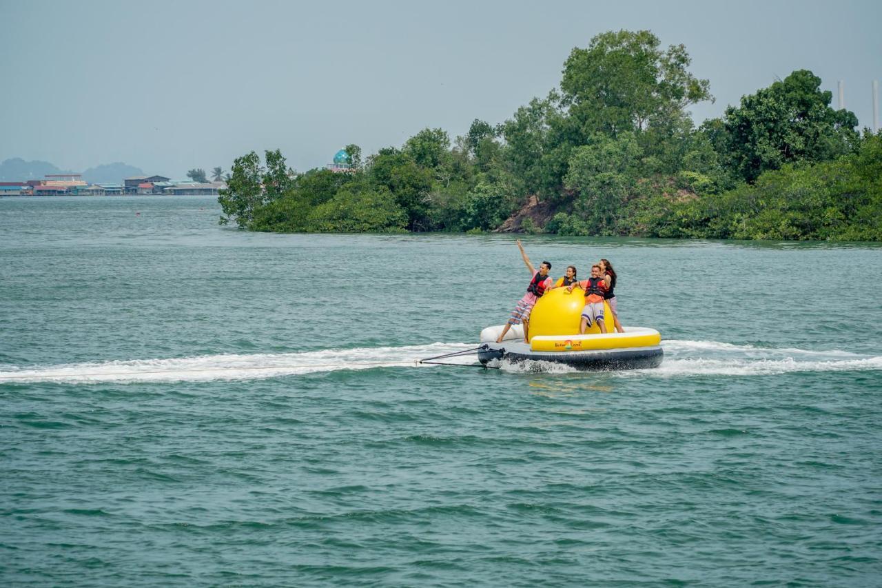 Harris Resort Batam Waterfront Sekupang Exterior foto