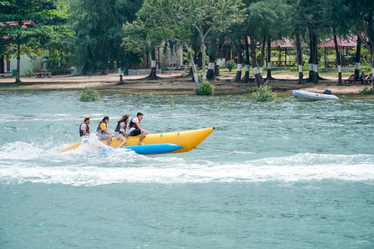 Harris Resort Batam Waterfront Sekupang Exterior foto