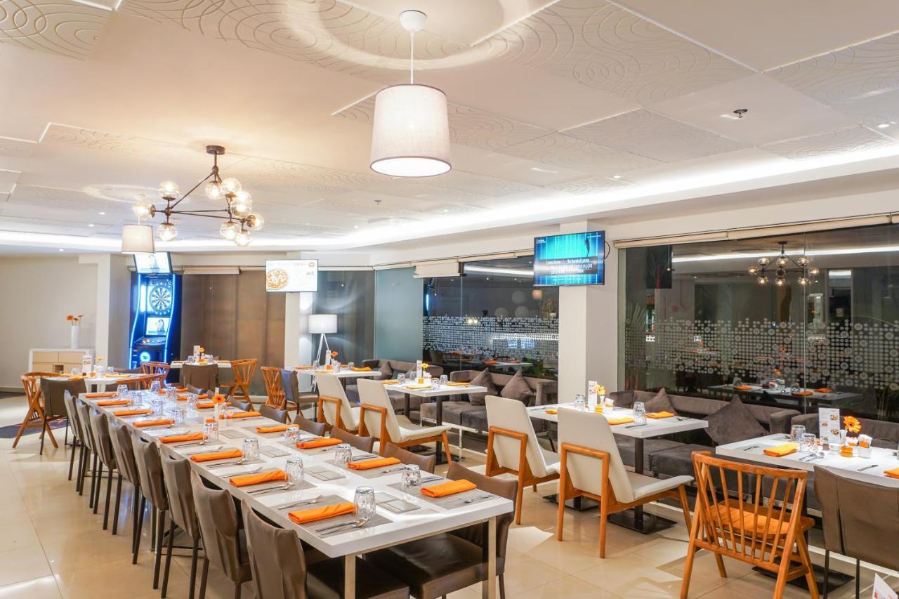 Harris Resort Batam Waterfront Sekupang Exterior foto