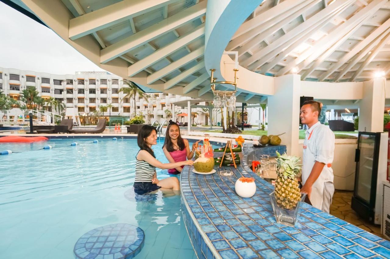 Harris Resort Batam Waterfront Sekupang Exterior foto