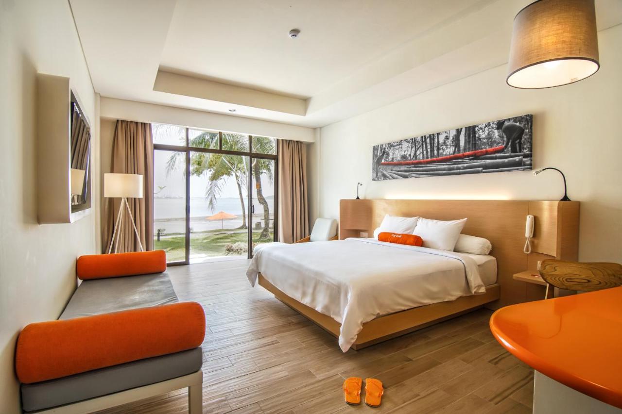 Harris Resort Batam Waterfront Sekupang Exterior foto